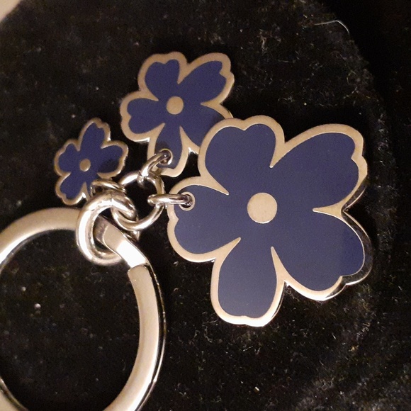 Burberry  Enamel Graduated Triple Flower Keychain Bag Charm NEW - Picture 5 of 5